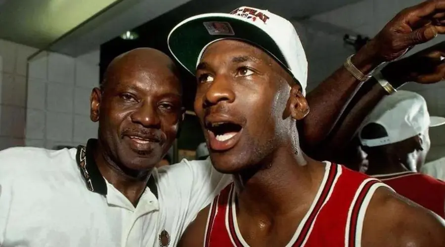 YIHAO-Uzi在公牛比赛中逆转，比分优势明显引发热议！的简单介绍